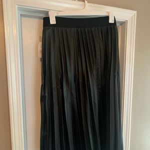 Faux leather XL pleated midiskirt
